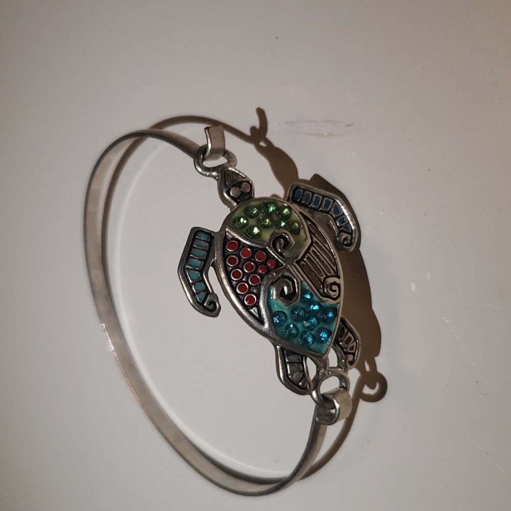 $5 Sale! Turtle Decorative Detailed Bangle Bracelet